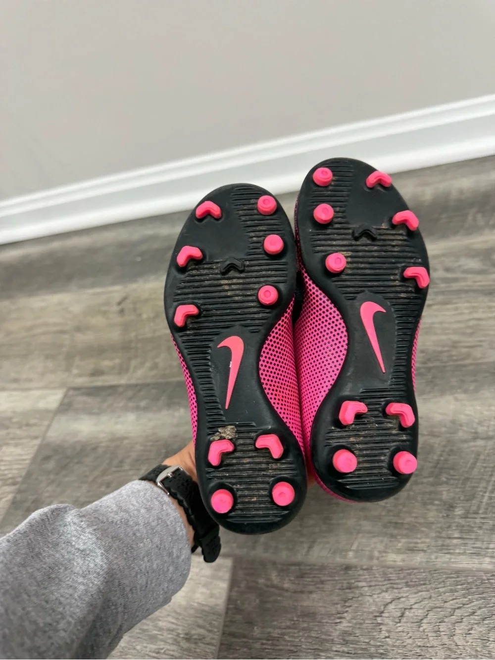 Nike‎ Kids Pink Soccer Cleats